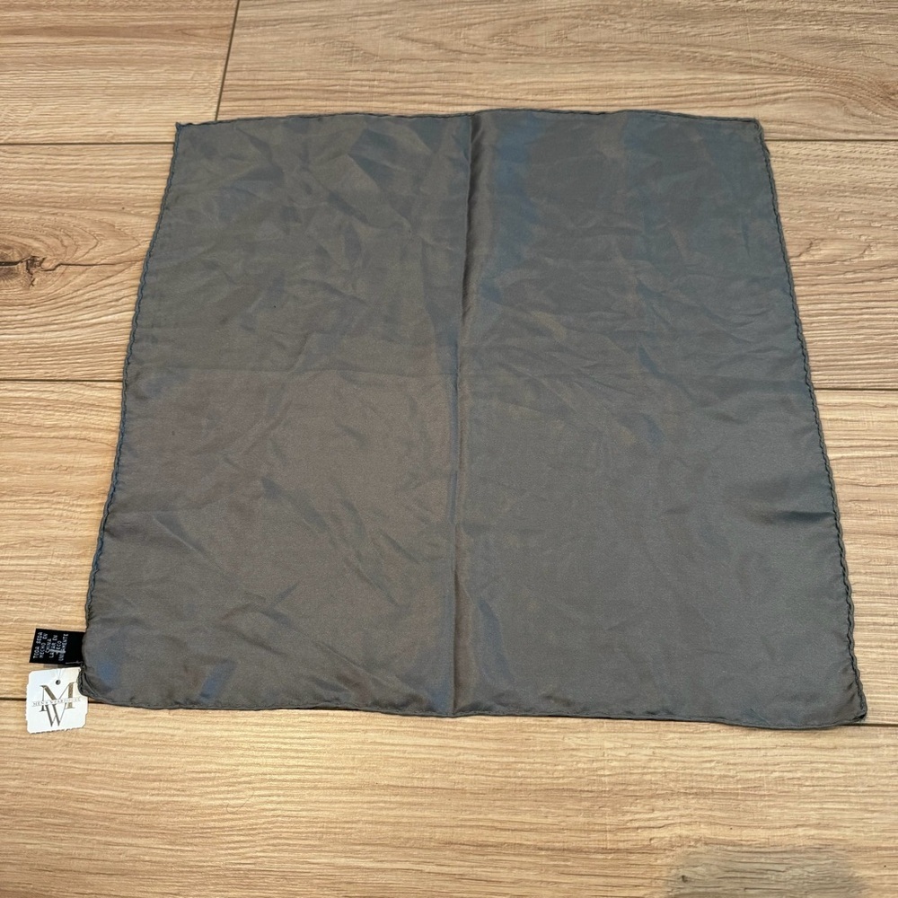 NWT Men’s Wearhouse 100% Silk Pocket Square Gray